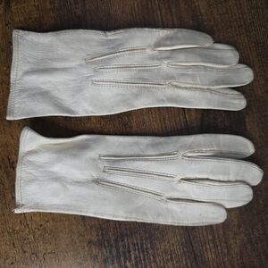 Elegant White Leather Gloves
